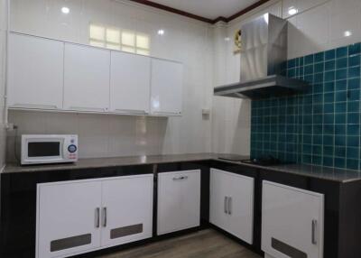 Four-Bedroom House for Rent Near Canal Road and Wat Pong Noi