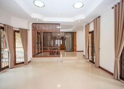 Ideal Family Home for Rent Near Superhighway and Lanna Hospital