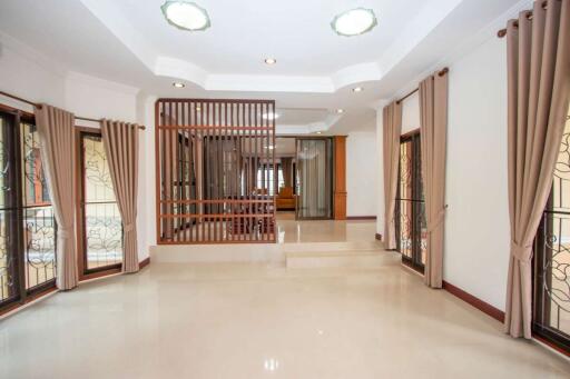 Ideal Family Home for Rent Near Superhighway and Lanna Hospital