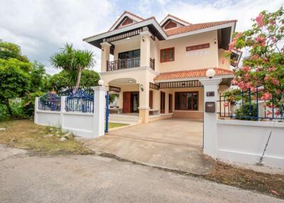 Ideal Family Home for Rent Near Superhighway and Lanna Hospital