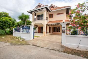 Ideal Family Home for Rent Near Superhighway and Lanna Hospital