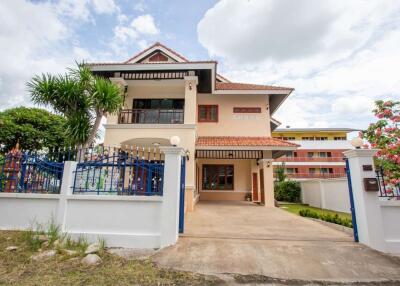Ideal Family Home for Rent Near Superhighway and Lanna Hospital