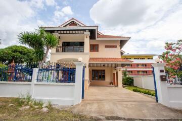 Ideal Family Home for Rent Near Superhighway and Lanna Hospital