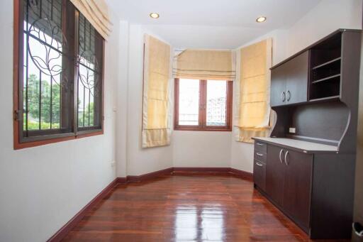 Ideal Family Home for Rent Near Superhighway and Lanna Hospital