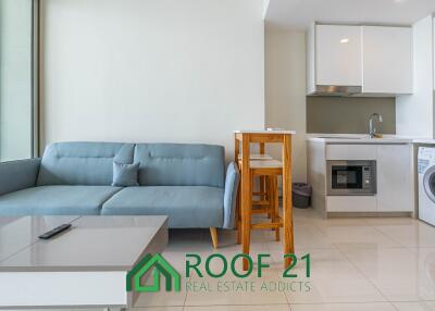 Urgent sale l! Fully furnished unit, Hight floor with direct sea view: The Riviera Wong Amat 1 Bed 1 bath 35 sqm.