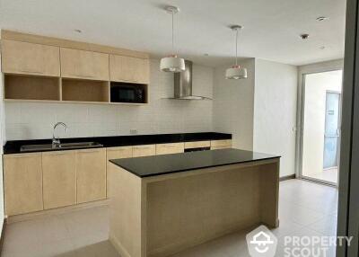 3-BR Condo at Newton Tower Condominium near BTS Nana