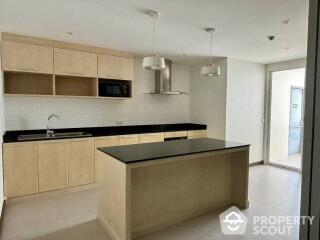 3-BR Condo at Newton Tower Condominium near BTS Nana