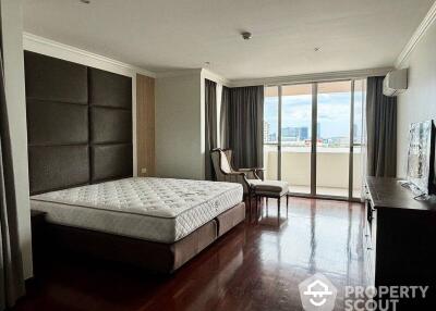 3-BR Condo at Newton Tower Condominium near BTS Nana