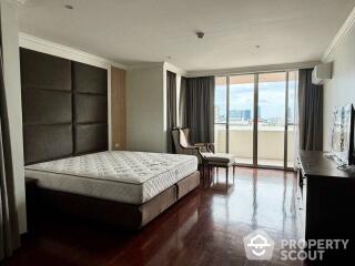 3-BR Condo at Newton Tower Condominium near BTS Nana