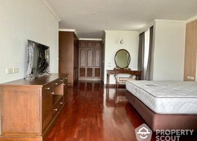 3-BR Condo at Newton Tower Condominium near BTS Nana