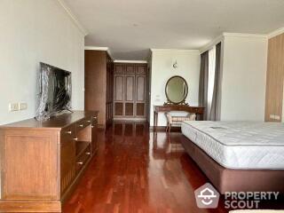 3-BR Condo at Newton Tower Condominium near BTS Nana