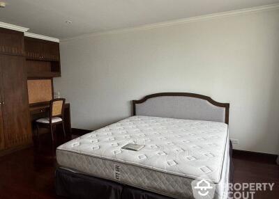 3-BR Condo at Newton Tower Condominium near BTS Nana