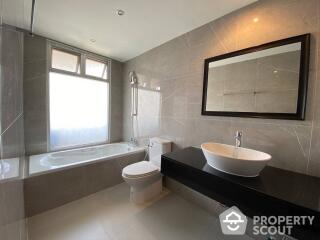 3-BR Condo at Newton Tower Condominium near BTS Nana