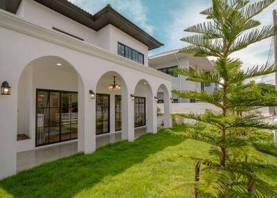 4 Bedroom Pool Villa in Green Valley Golf Course