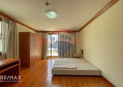 Spacious 4 Bed Condo for Rent with Unique Features near Sukhumvit BTS Asoke