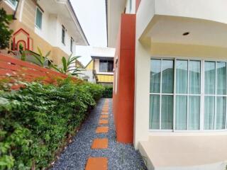 Side pathway of a residential building