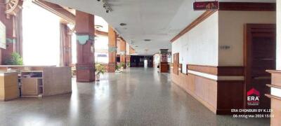 Spacious building corridor with decorative elements