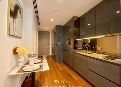 Modern kitchen with dining area