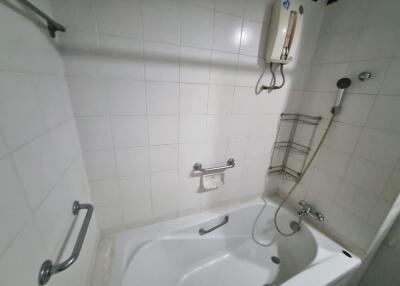Bathroom with bathtub and white tiles
