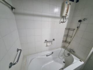 Bathroom with bathtub and white tiles