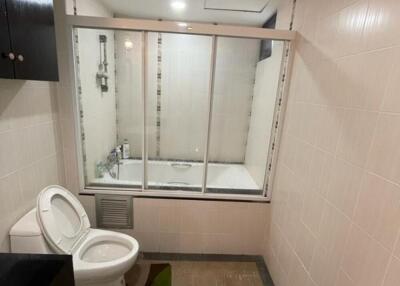 Modern bathroom with a tub and a toilet