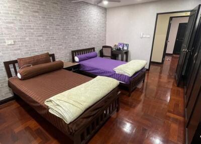 Bedroom with twin beds and wooden flooring