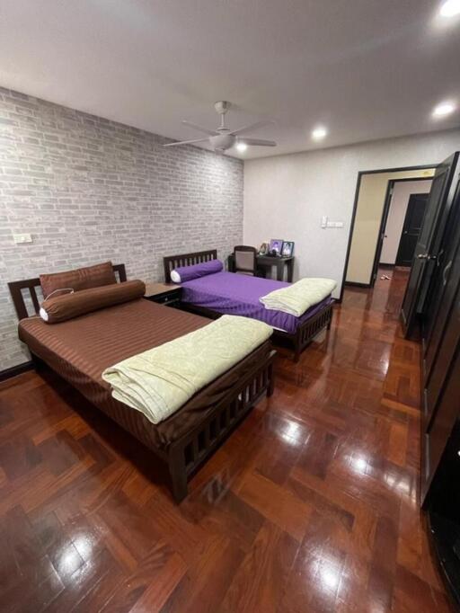 Bedroom with twin beds and wooden flooring