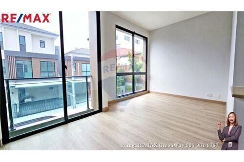 207 Sqm., 4 Beds Townhouse listed for ฿ 10,900,000.