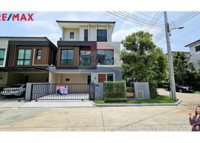 207 Sqm., 4 Beds Townhouse listed for ฿ 10,900,000.