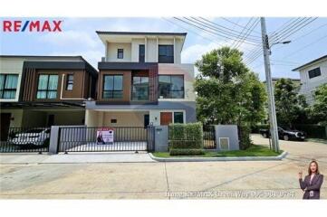 207 Sqm., 4 Beds Townhouse listed for ฿ 10,900,000.