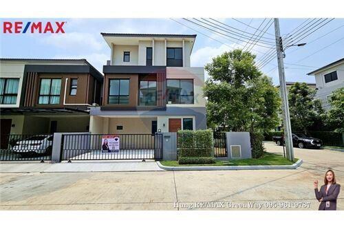 207 Sqm., 4 Beds Townhouse listed for ฿ 10,900,000.