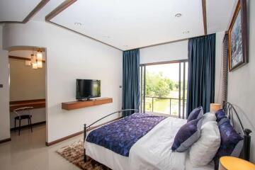 Stunning Lake Views : 4 Bedroom Pool Villa at Ban Wang Tarn