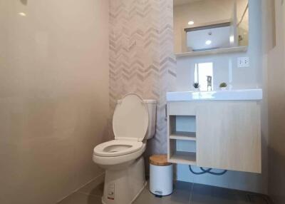 1-BR Condo at Oka Haus Sukhumvit 36 near BTS Thong Lor