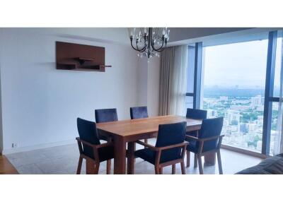 For Rent: Modern 3 Bedroom Condo at The Met with High Floor Views, 10 Mins Walk to BTS Chong Nonsi