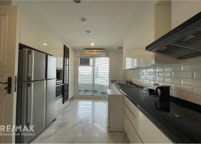 Renovated 4 Bedroom Condo for Rent 14 Mins Walk from BTS Phrom Phong