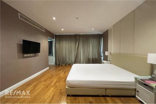 Renovated 4 Bedroom Condo for Rent 14 Mins Walk from BTS Phrom Phong