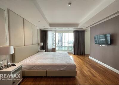 Renovated 4 Bedroom Condo for Rent 14 Mins Walk from BTS Phrom Phong