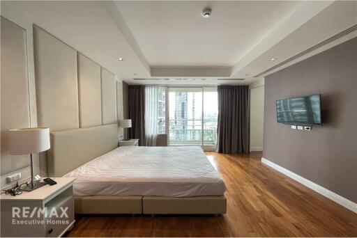 Renovated 4 Bedroom Condo for Rent 14 Mins Walk from BTS Phrom Phong