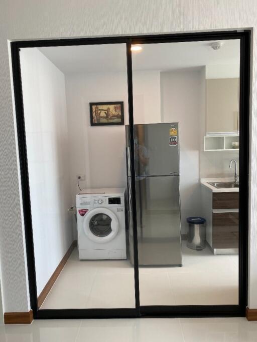 Compact kitchen with refrigerator and washing machine