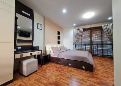 Spacious bedroom with modern furnishings