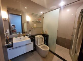 Modern bathroom with amenities