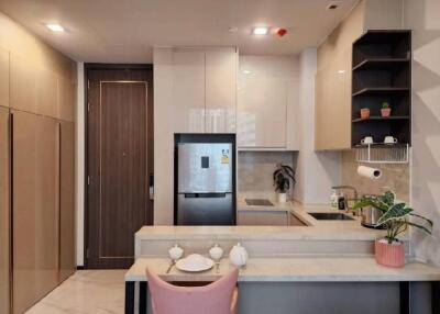 Modern kitchen with dining area