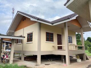 Single-story house with elevated foundation