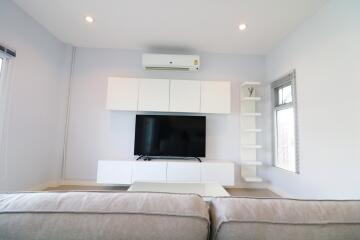 Modern living room with TV and air conditioner