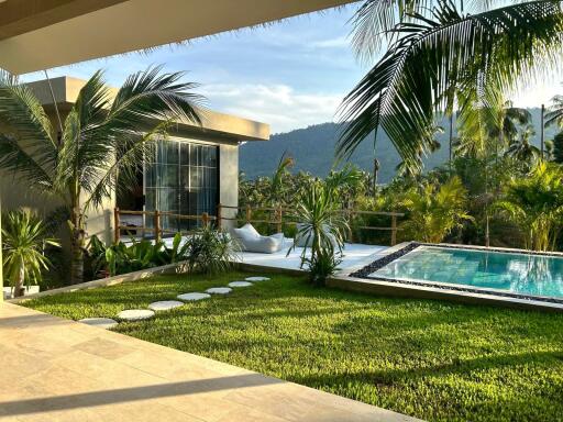 Stunning 4 bedrooms pool villa for sale in Lamai