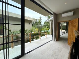 Stunning 4 bedrooms pool villa for sale in Lamai