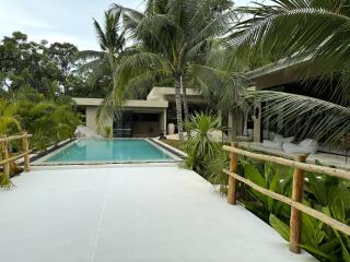 Stunning 4 bedrooms pool villa for sale in Lamai