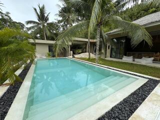 Stunning 4 bedrooms pool villa for sale in Lamai