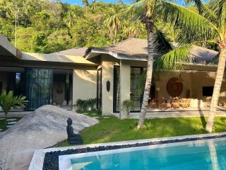 Stunning 4 bedrooms pool villa for sale in Lamai