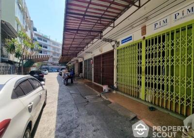 3-BR Townhouse near BTS Krung Thon Buri